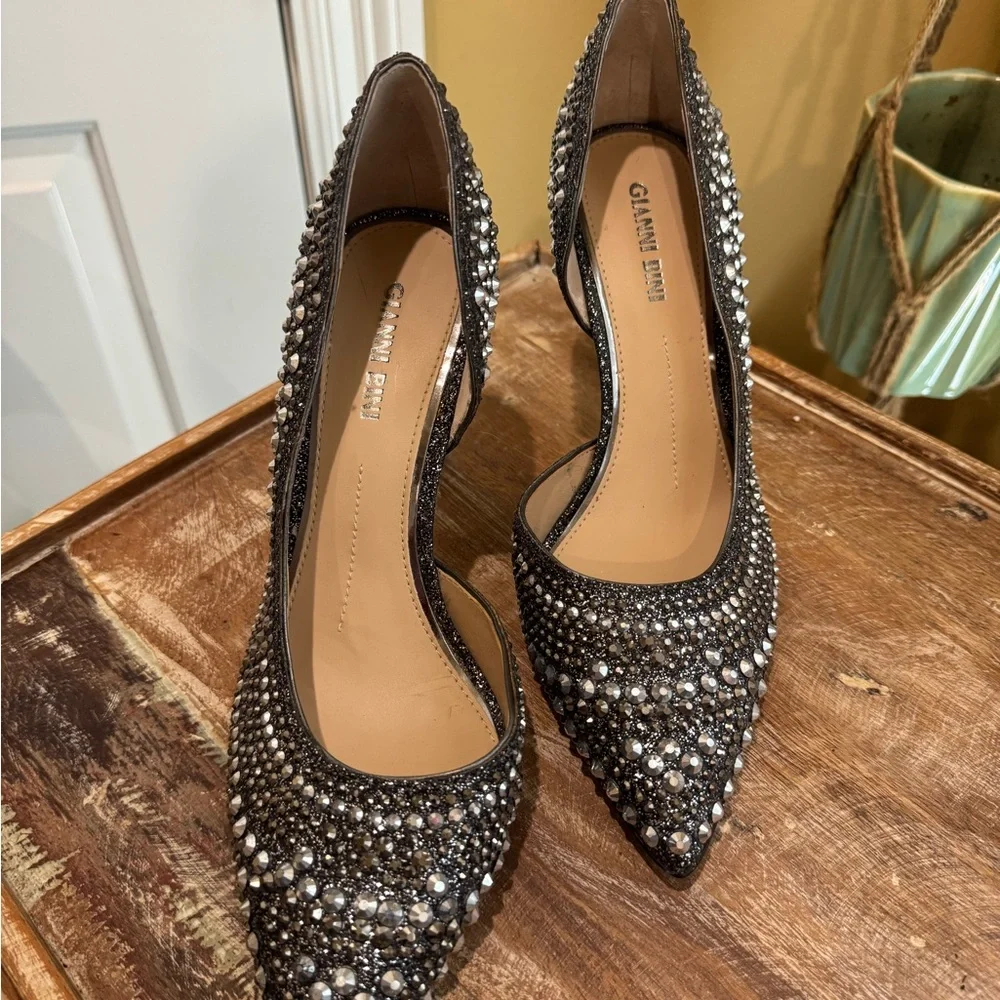 Elegant Black Studded Women's Heels - Picture 4 of 6